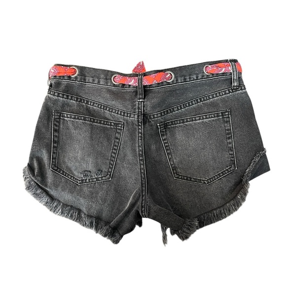 We The FREE Black Distressed cut-off denim shorts Sz 28 Red paisley tie belt - Picture 4 of 6